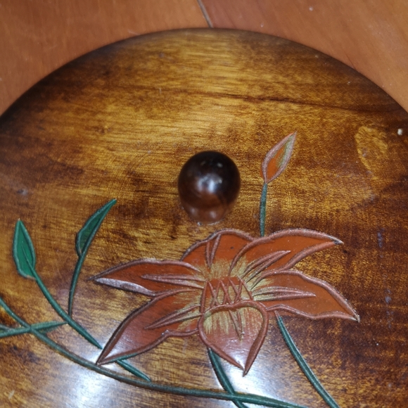 3 for$15 Set of 7 Wooden bowl with lid and 5 Matching Plates from - Picture 3 of 10